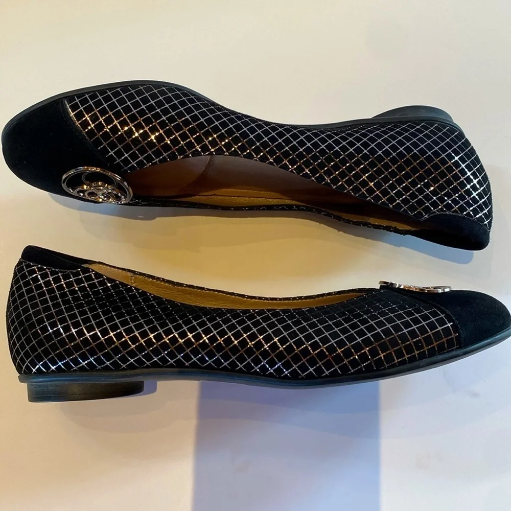 BeautiFeel Black & Gold Suede Leather Medallion Ballet Flats Size 6.5 (37)